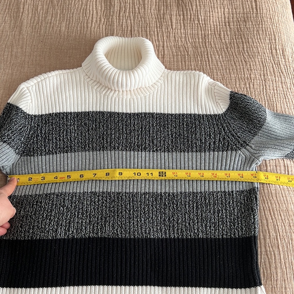 Sweaters - Picture 5 of 9